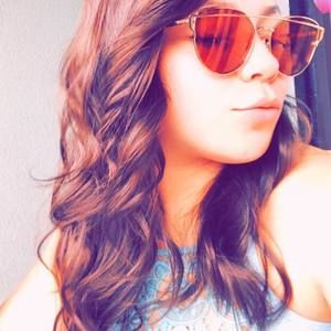 Meet your Posher, Lorena